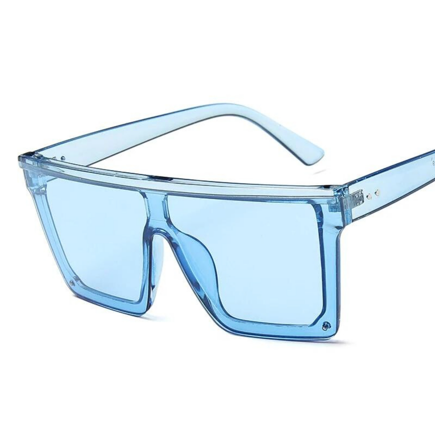 Les lunettes de soirée à la monture large bleu